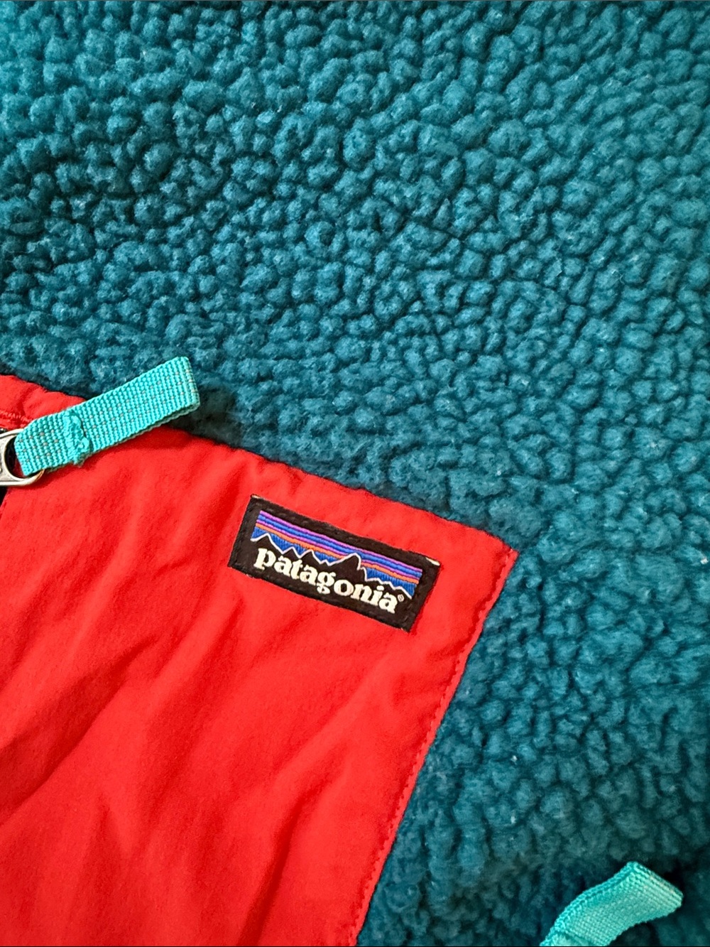 Patagonia Teal Sherpa Fleece Jacket with Red Accents - Picture 2 of 6